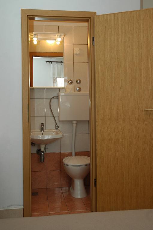Apartments Jurina 2 Krk Town Room photo